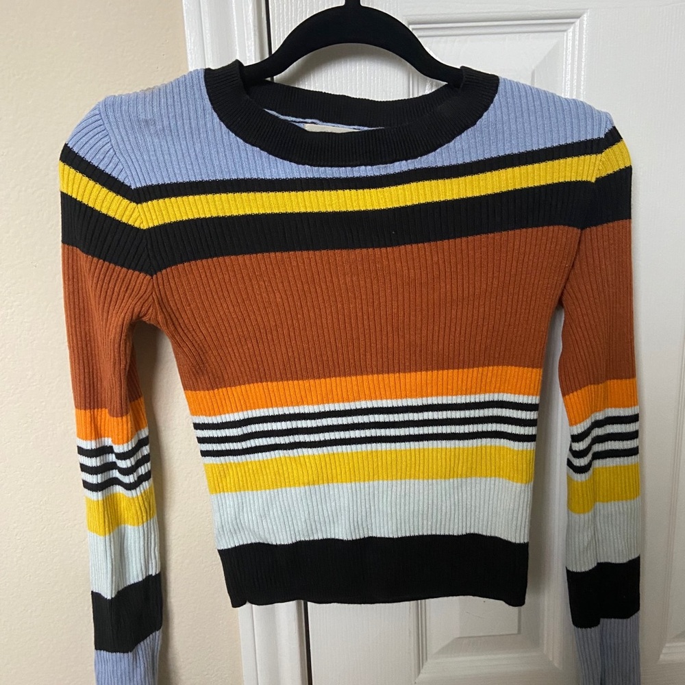 Crop long sleeve top